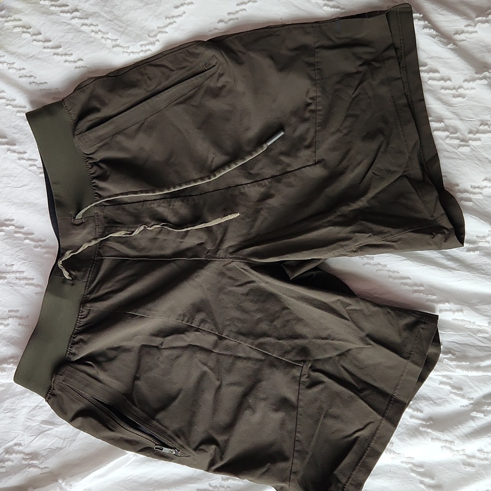 Mens Lululemon Green 7" Short